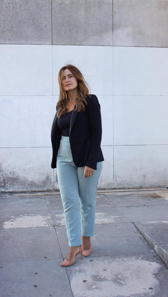 Women can enjoy healthy, thick hair with removable extensions that protect the scalp - Mulheres podem ter cabelo saudável e volumoso com extensões removíveis que protegem o couro